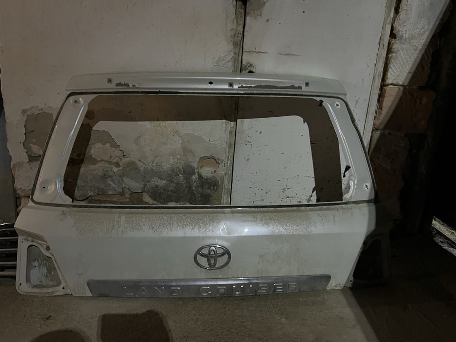 Крышка багажника от lc200