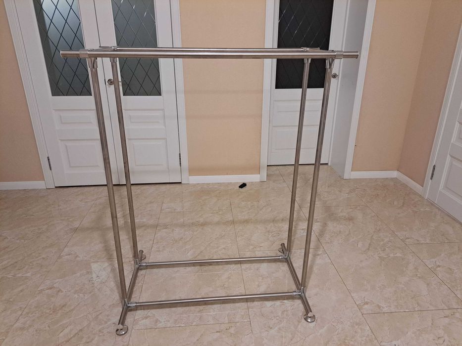 Вешалка для одежды напольная металлическая