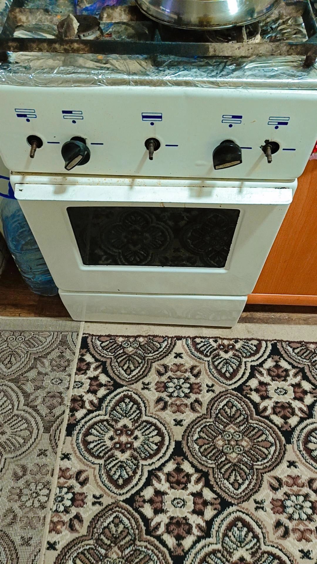 Gaz plita sotiladi 650.000