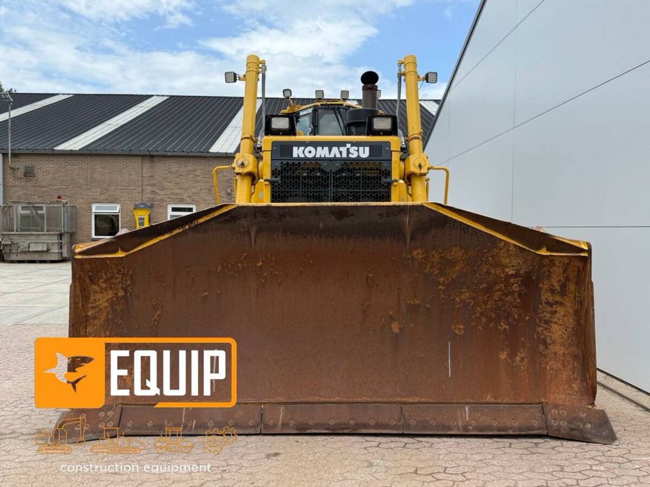 Komatsu D155AX-8 бульдозер