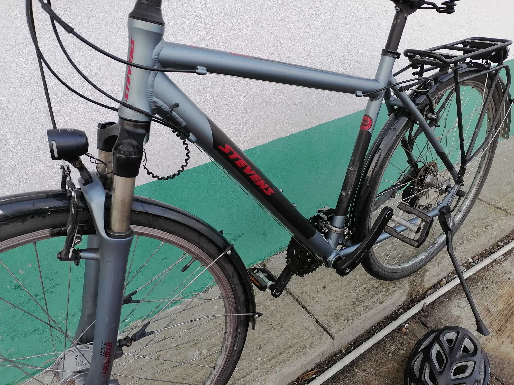 Bicicleta de Oraș Stevens Galant cu dinam în butuc Nexus și Bagaje