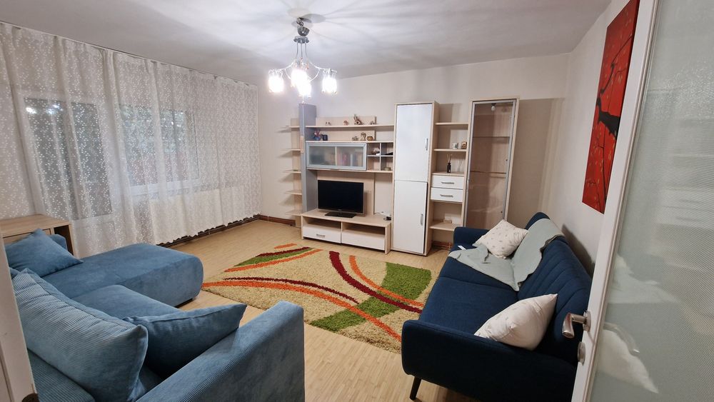 Vând apartament 3 camere  Micro 16 decomandat