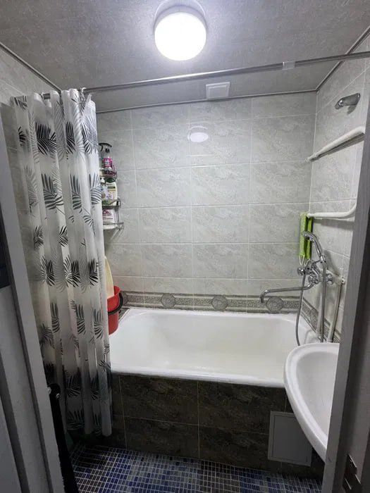 Продаю 1в2-х комнатную квартиру на Сергели 2