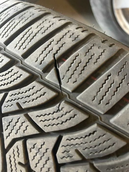 Гуми - зимни Dunlop 215/55 R17