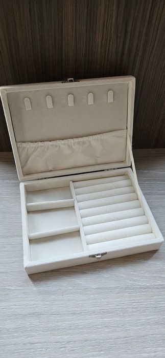 Organizator caseta depozitare  bijuterii inel cercei