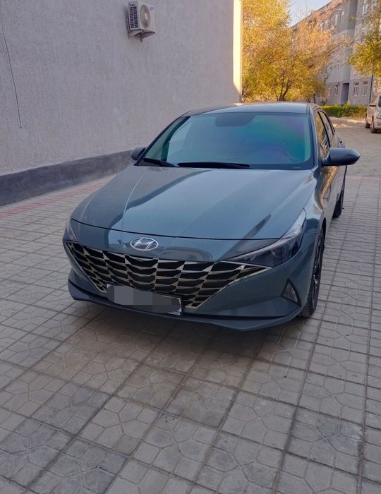 Hyundai elantra sotiladi