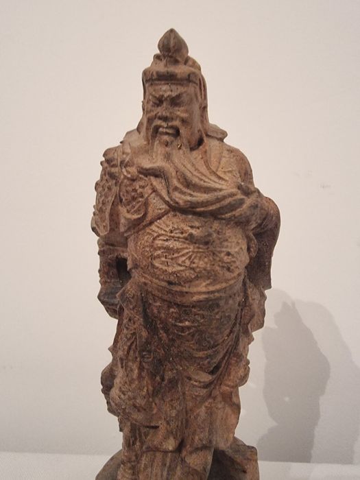 Statuetă asiatică sculptura in lemn Guan Yu