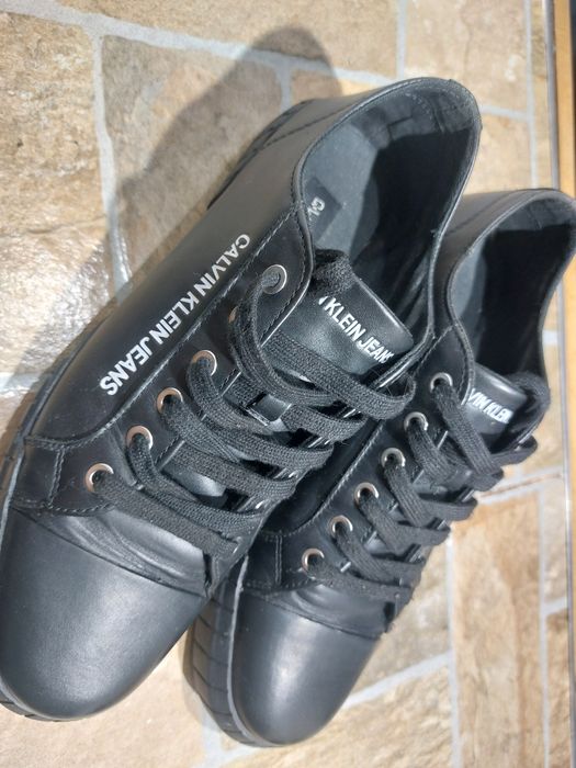 Vând adidași Calvin Klein Jeans