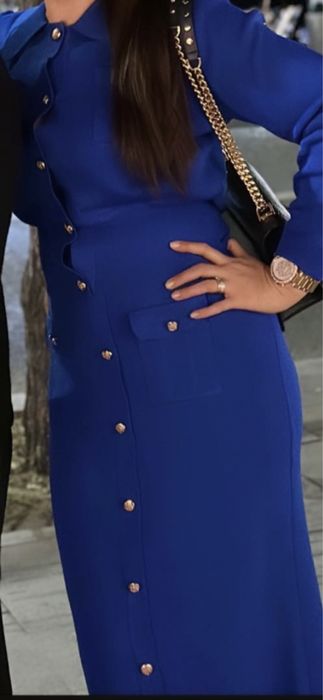 Vand compleu ca nou purtat o singura data