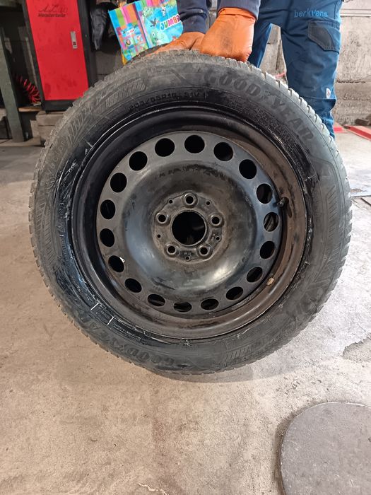 Vând jante cu tot cu cauciucuri sau separat