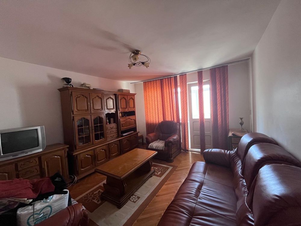 Inchiriez apartament 3 camere
