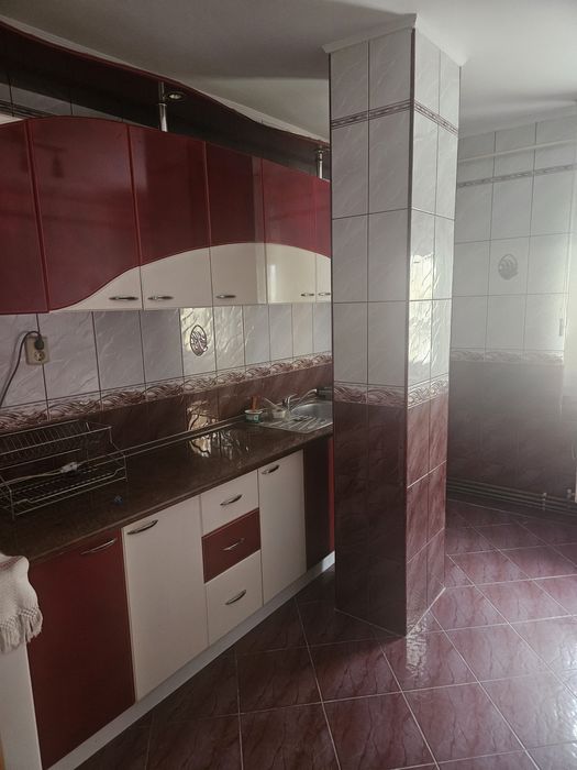 Apartament 4 camere de inchiriat