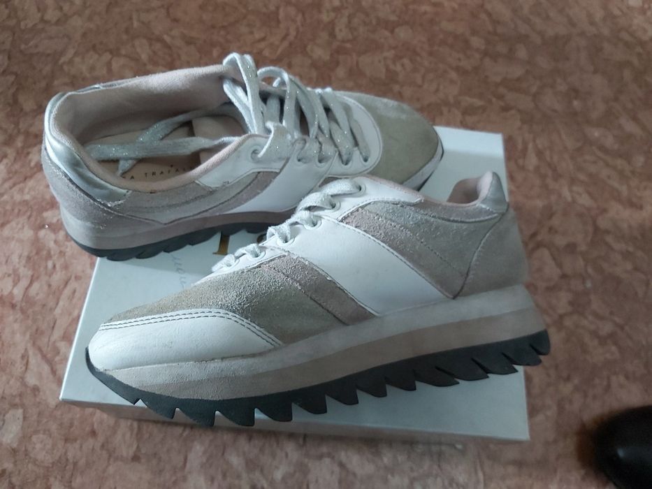 Продам кроссовки  б/ у в отличном состоянии, размер 36