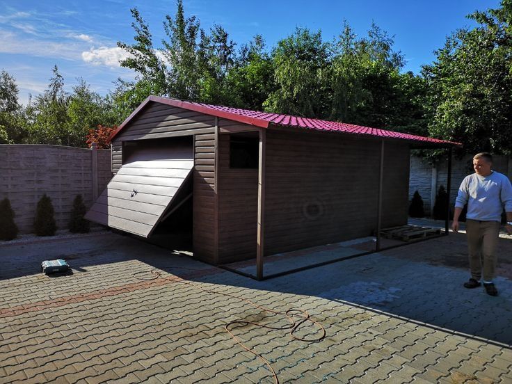 Garaj pe structura metalica izolate din panouri sandwich  5 x 5m