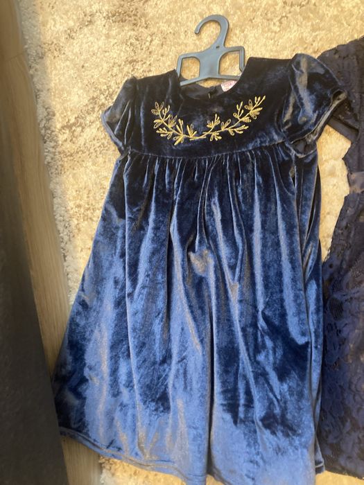 Lot rochite marimea 98 +pantofii + cadou ce este in ultima poza