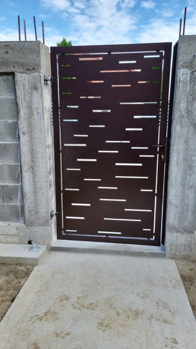 Porti si garduri auto moderne din profile de aluminiu sau oțel