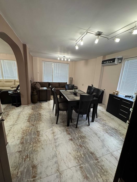 Триетажна къща на 20 минути от София - Лукс, 383 м2