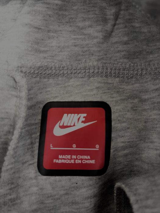 Долнища на Essentials, Nike Tech