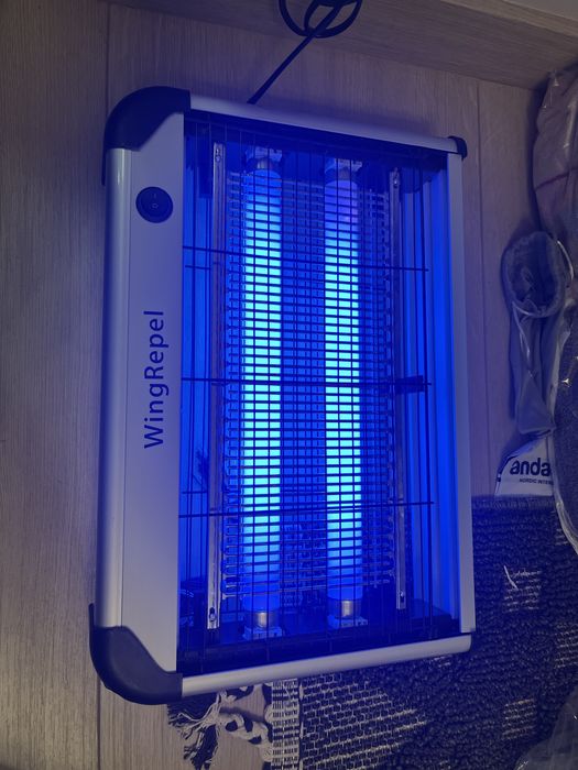 Capcană electrică pentru insecte cu lampă UV de 2400V