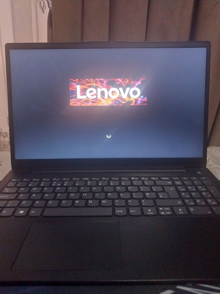 Notebook Sotiladi ozimiki Yangidek