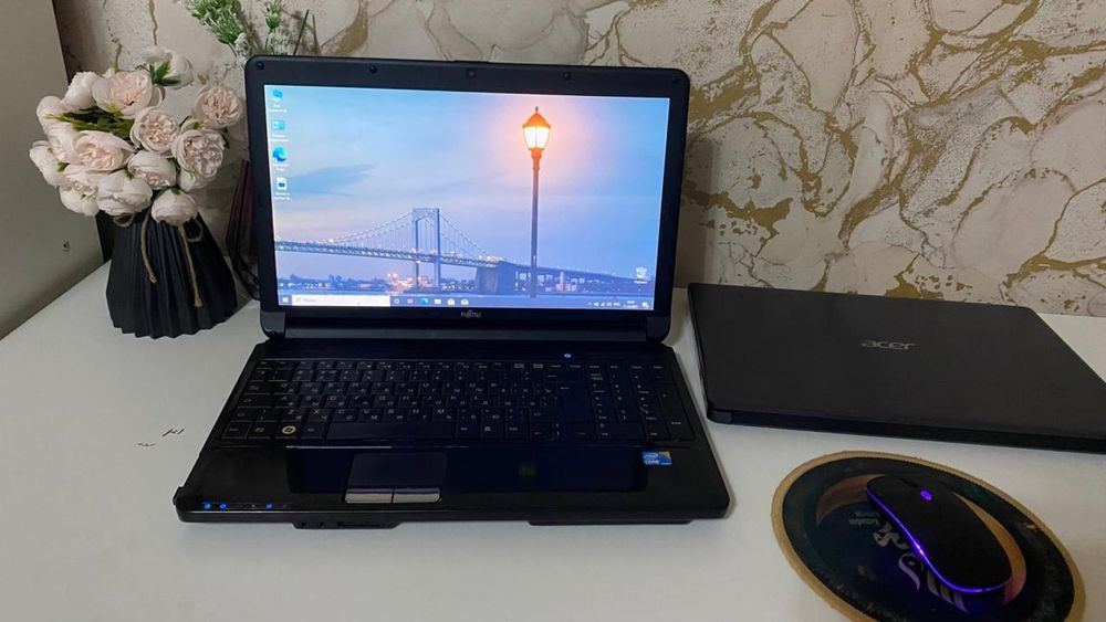 Продам ноутбук Core i3 ssd ОЗУ 8гб windows 10pro