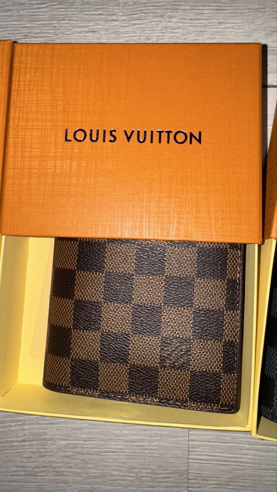 Портфейли louis vuitton