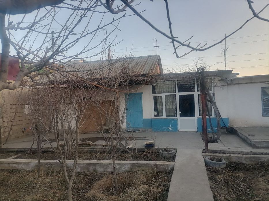 Tinchlik Deponi oldida dala hovli obmen
