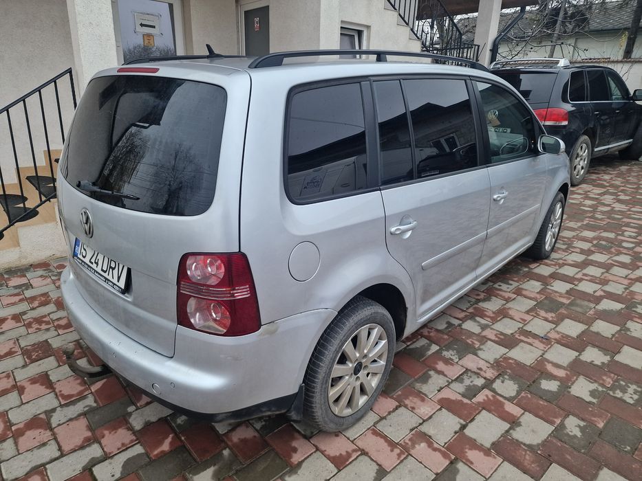 Vând touran 2.0 bkd 7 locuri