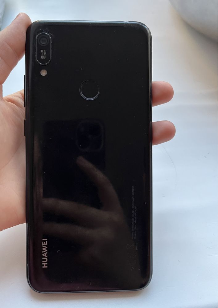 Продается HUAWEI Y6 2019