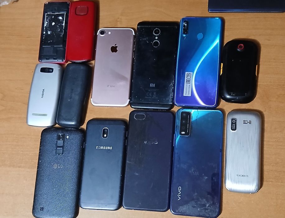 Продам телефоны на запчасти