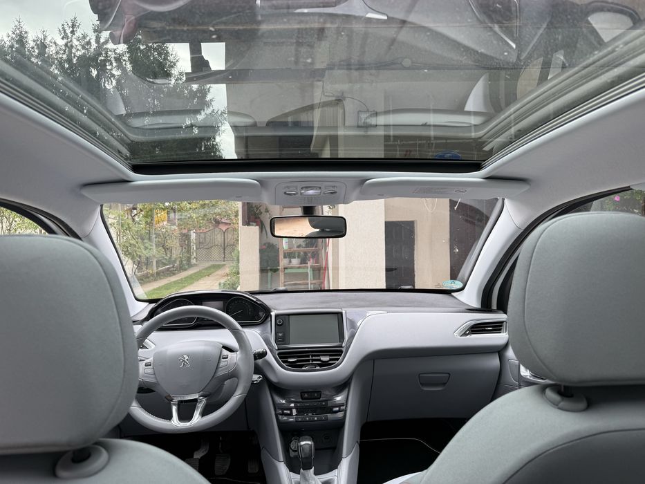 Peugeot 208 panoramic