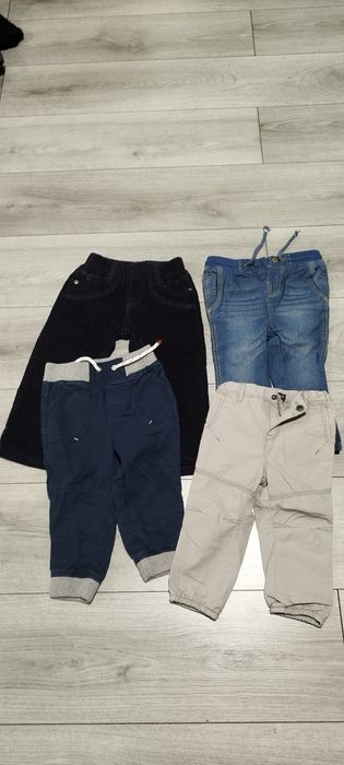 Vând hăinuțe bebe