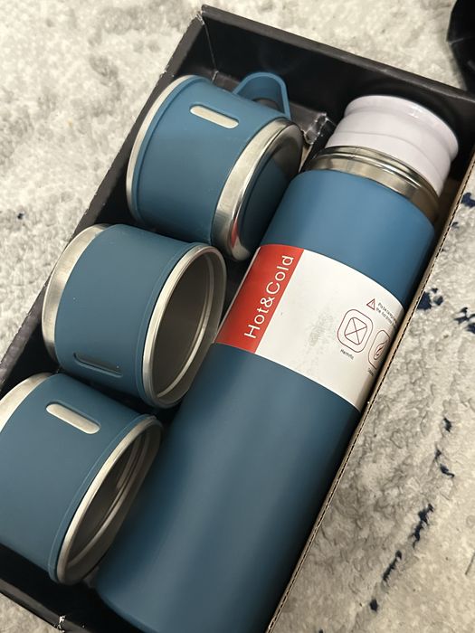 Термос с кружками