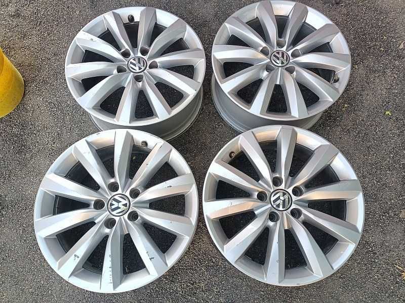 Продам оригинальные легкосплавные диски на Volkswagen Passat B6.