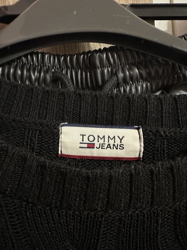 Пуловер на Tommy Jeans