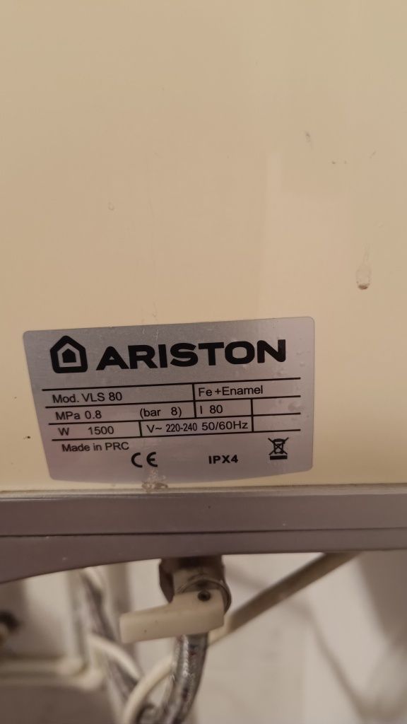 Vând boiler Ariston 80l