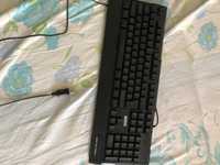 Tastatura , mouse , casti toate de gameing