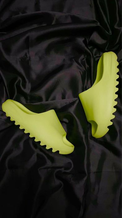Yeezy Slide “Glow Green”