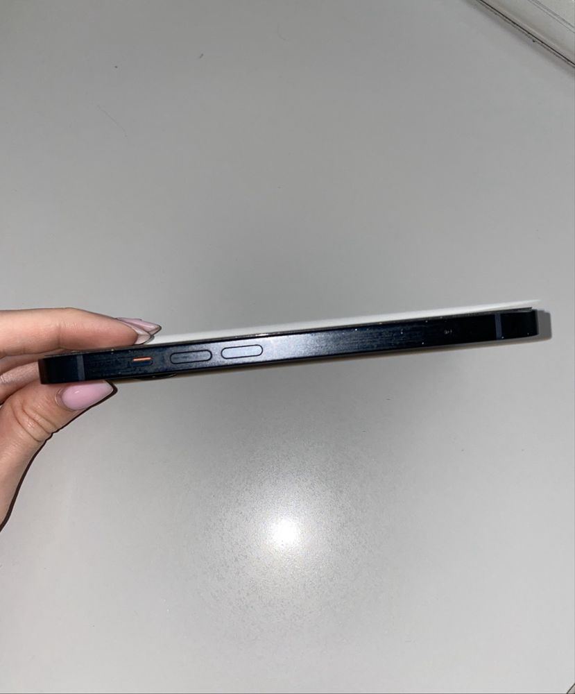 iPhone 14, 256 GB, Midnight Blue - запазен, с кутия и 10 кейса
