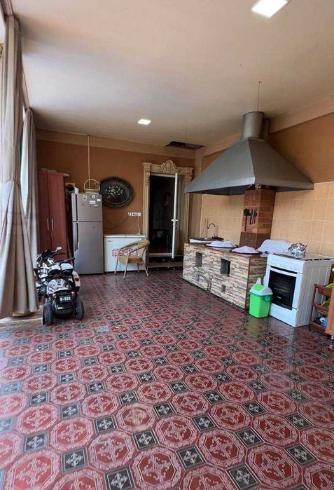 Уч Кахрамонда ховли сотаман. 5 сот. продаю участок со всеми удобствами