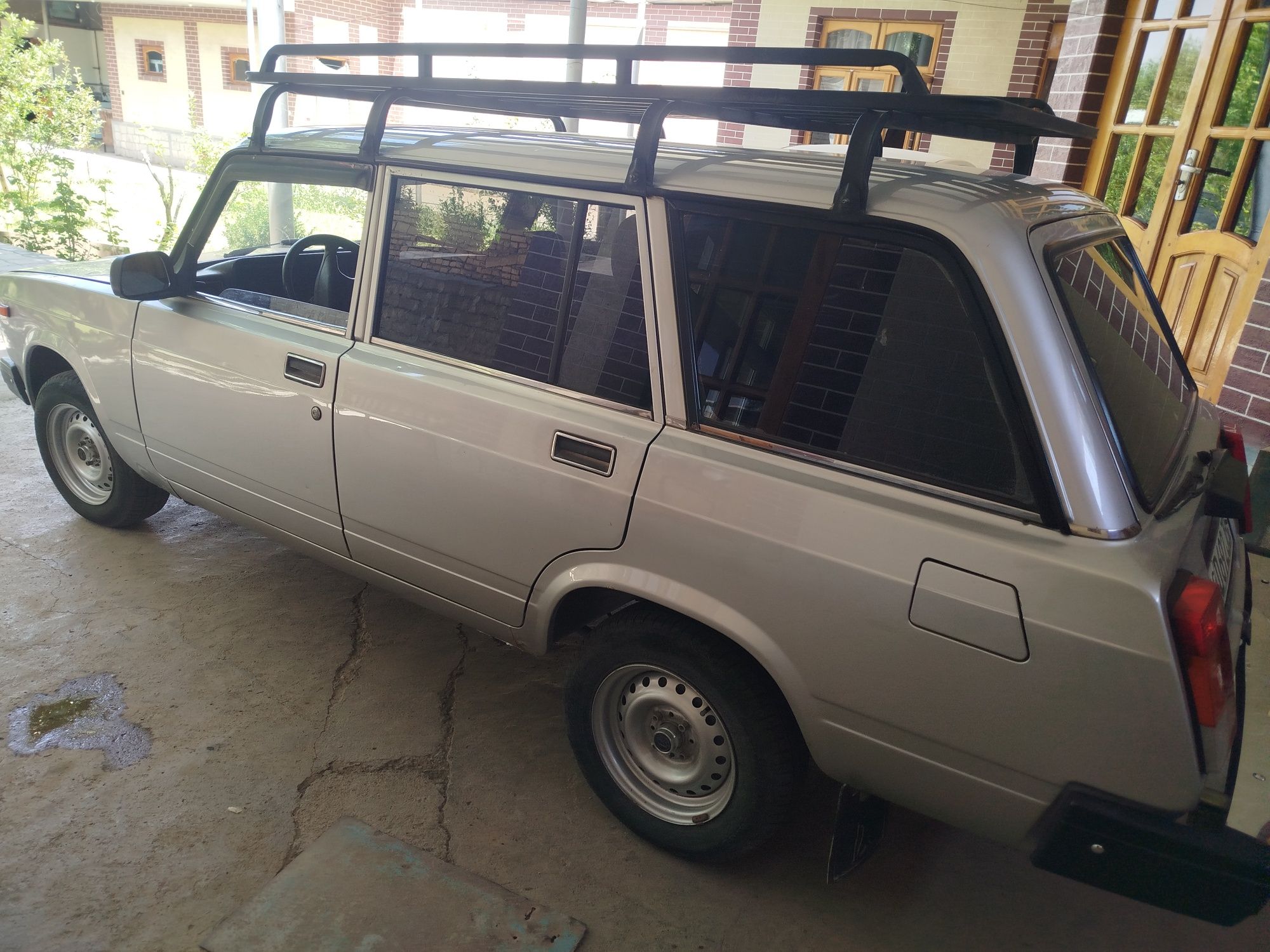 Vaz 2104 sotiladi