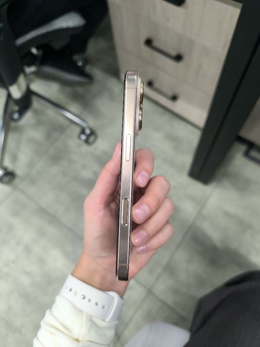 Продам iPhone 16 pro, 256 GB