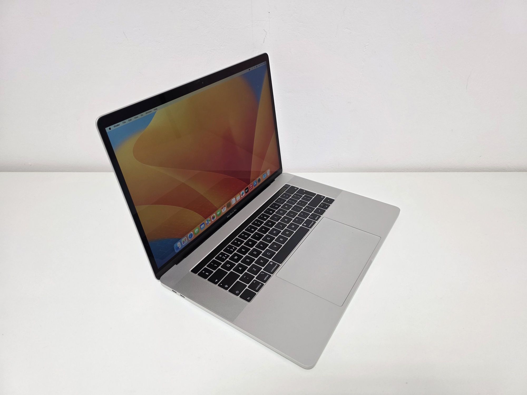 Laptop MacBook PRO 15 Retina i9 video DEDICAT TOUCHBAR  GARANTIE 1 an