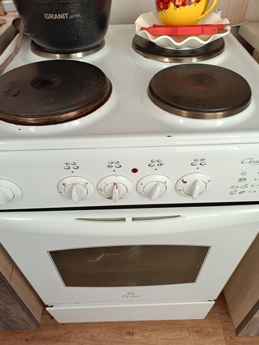 Продается электрическая кухонная плита