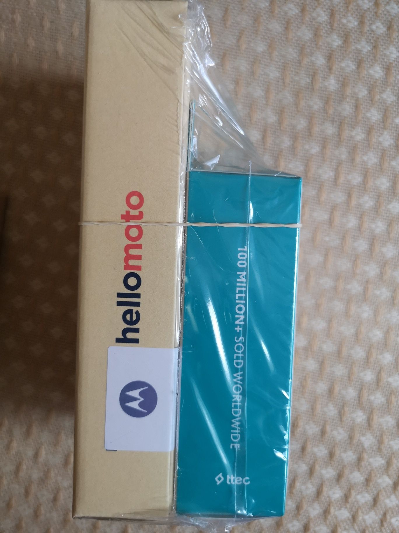 MOTOROLA g05 64GB + безжични слушалки и протектор за дисплея