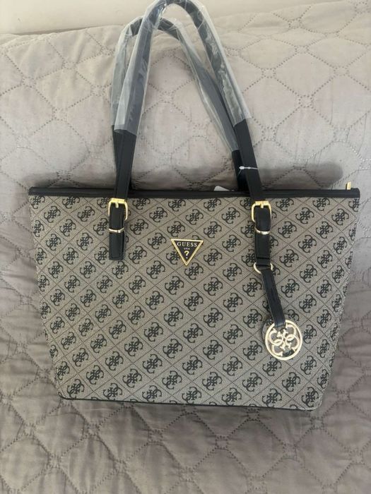 Дамска чанта Guess