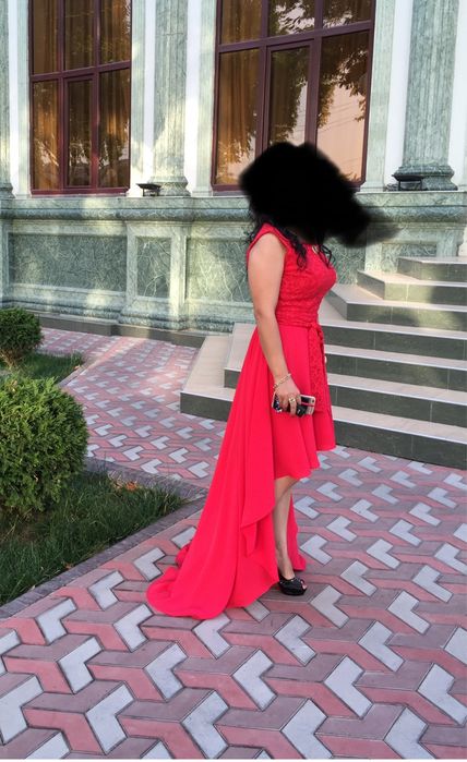 Платье нарядное со шлейфом. Турция