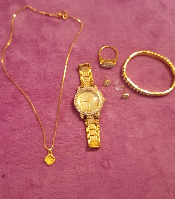 Set bijuterii auriu