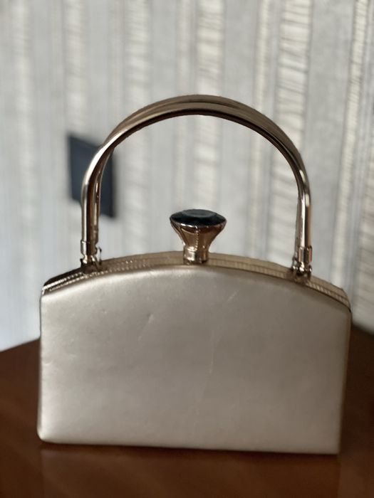 Продам клатч золотистого цвета