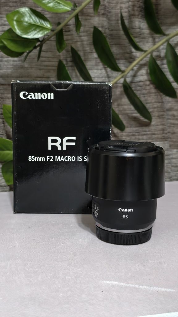 Объектив Canon RF 85mm f/2 Macro IS STM